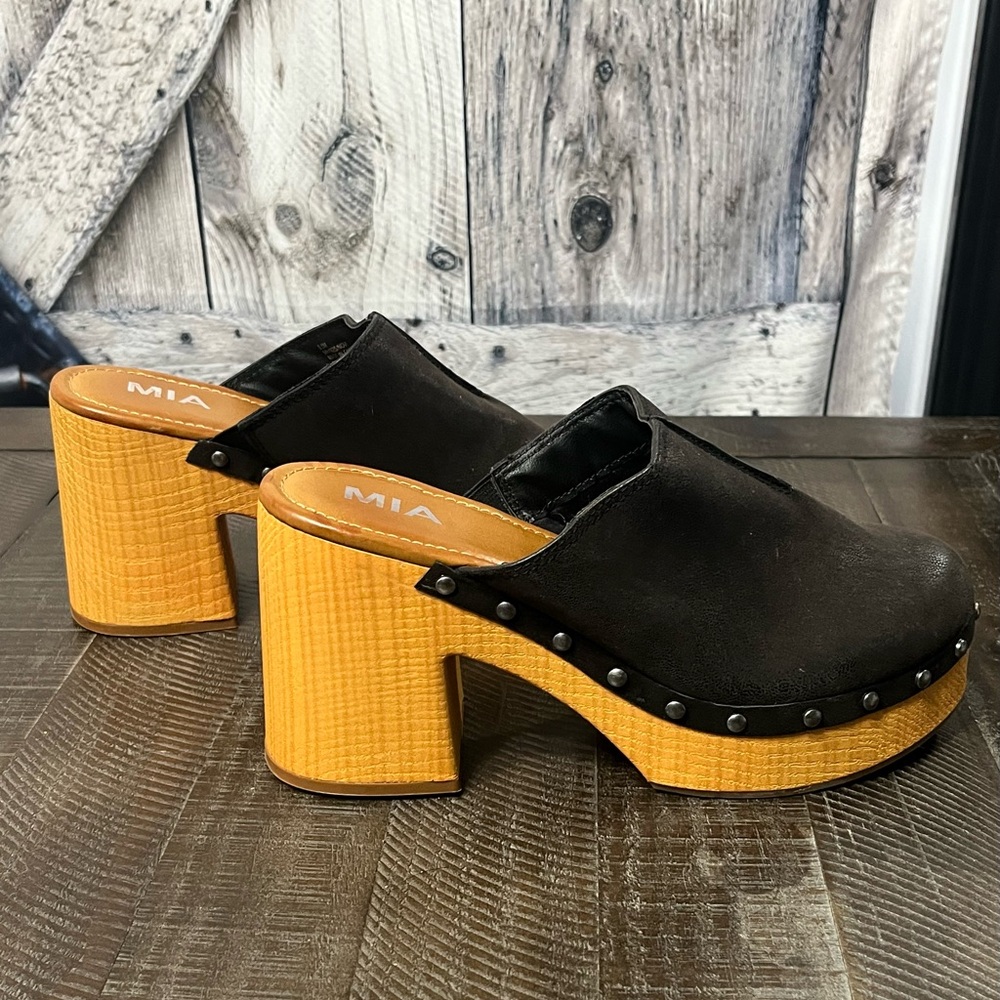 MIA Black and Tan Studded Mules - Picture 2 of 7